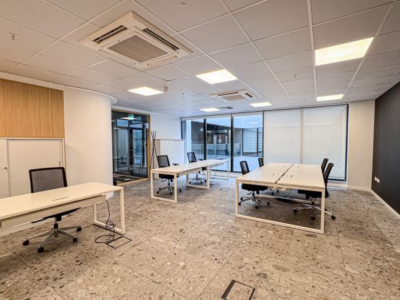 Rent 12 Desk Serviced Office