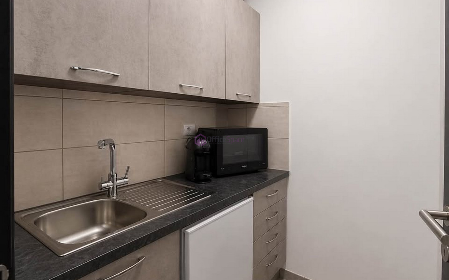 10 Desk Office in Birkirkara