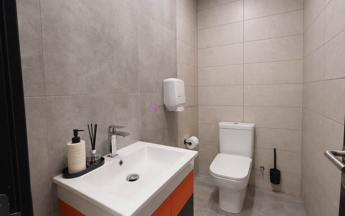 10 Desk Office in Birkirkara