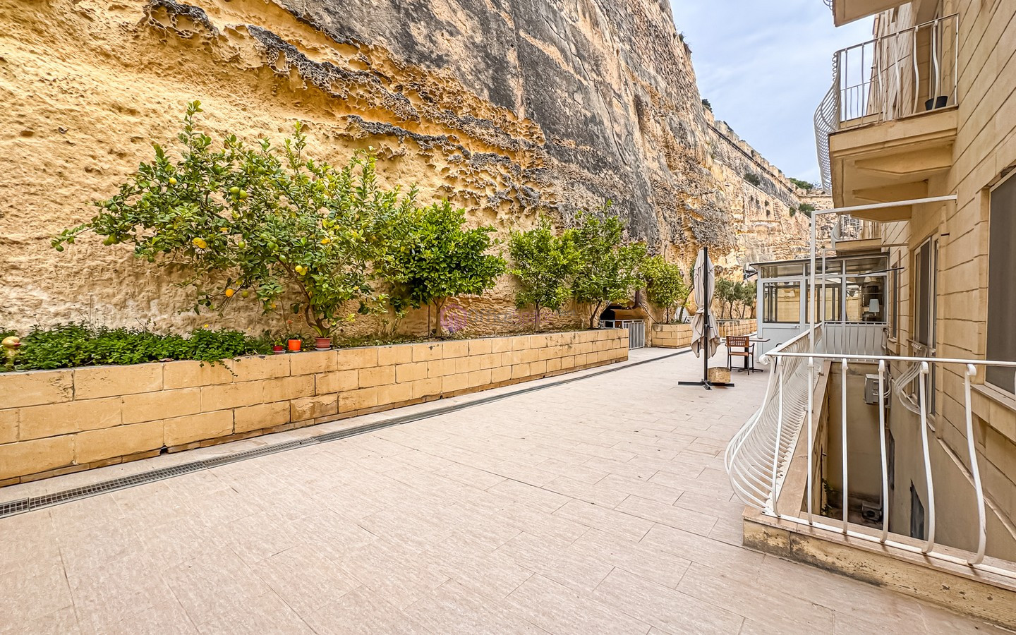 Valletta Office For 35-50 Desks