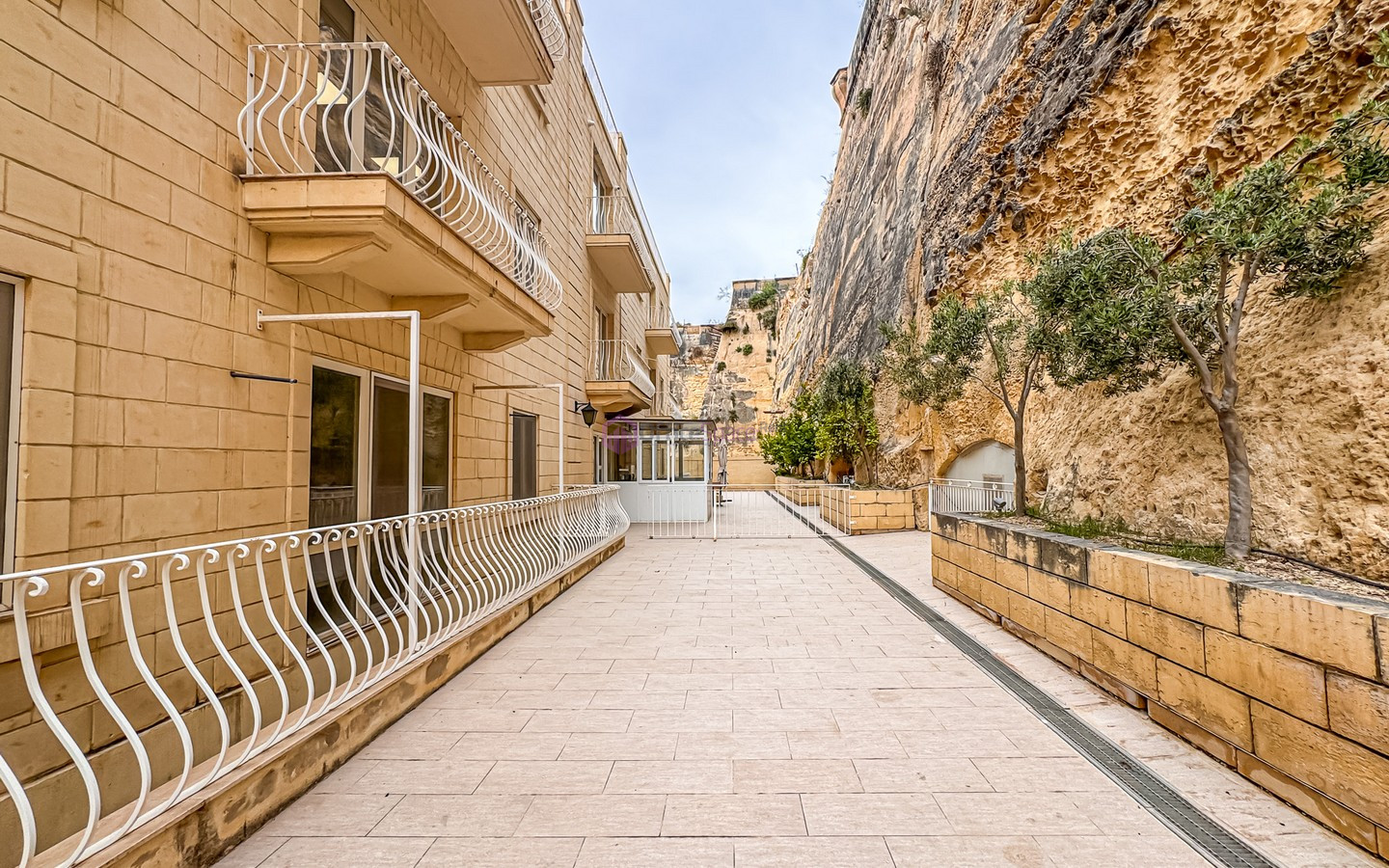 Valletta Office For 35-50 Desks