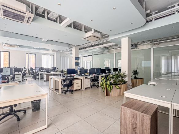 90 Desk Office in Sliema