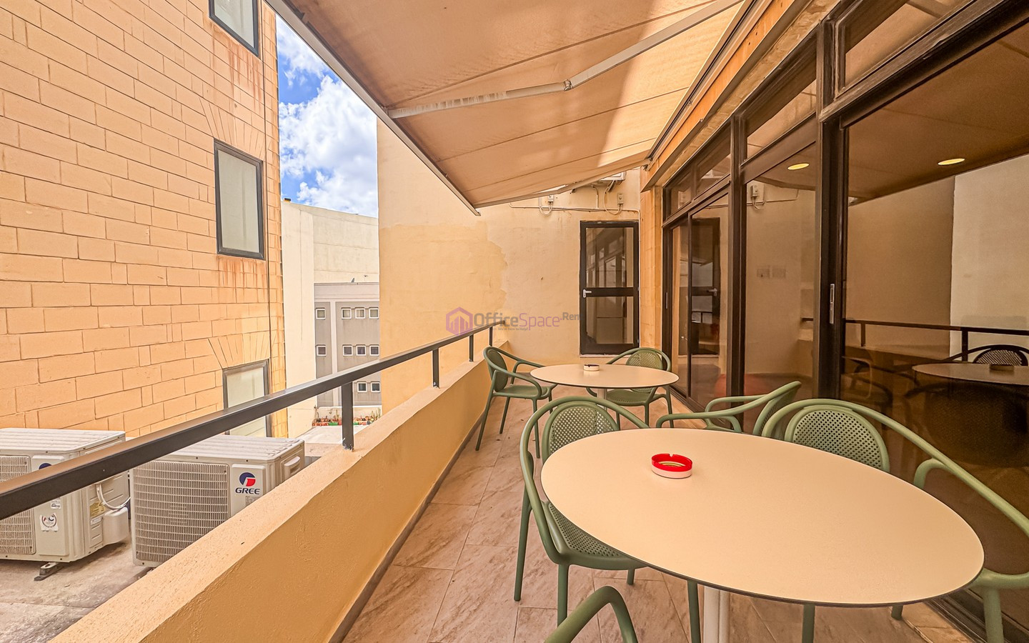 90 Desk Office in Sliema