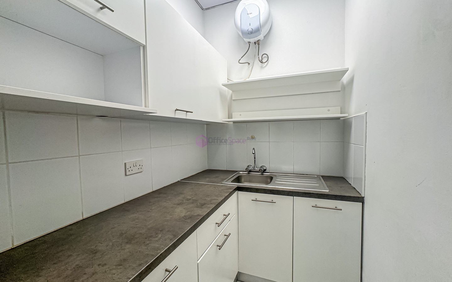 8 Desk Office in Sliema