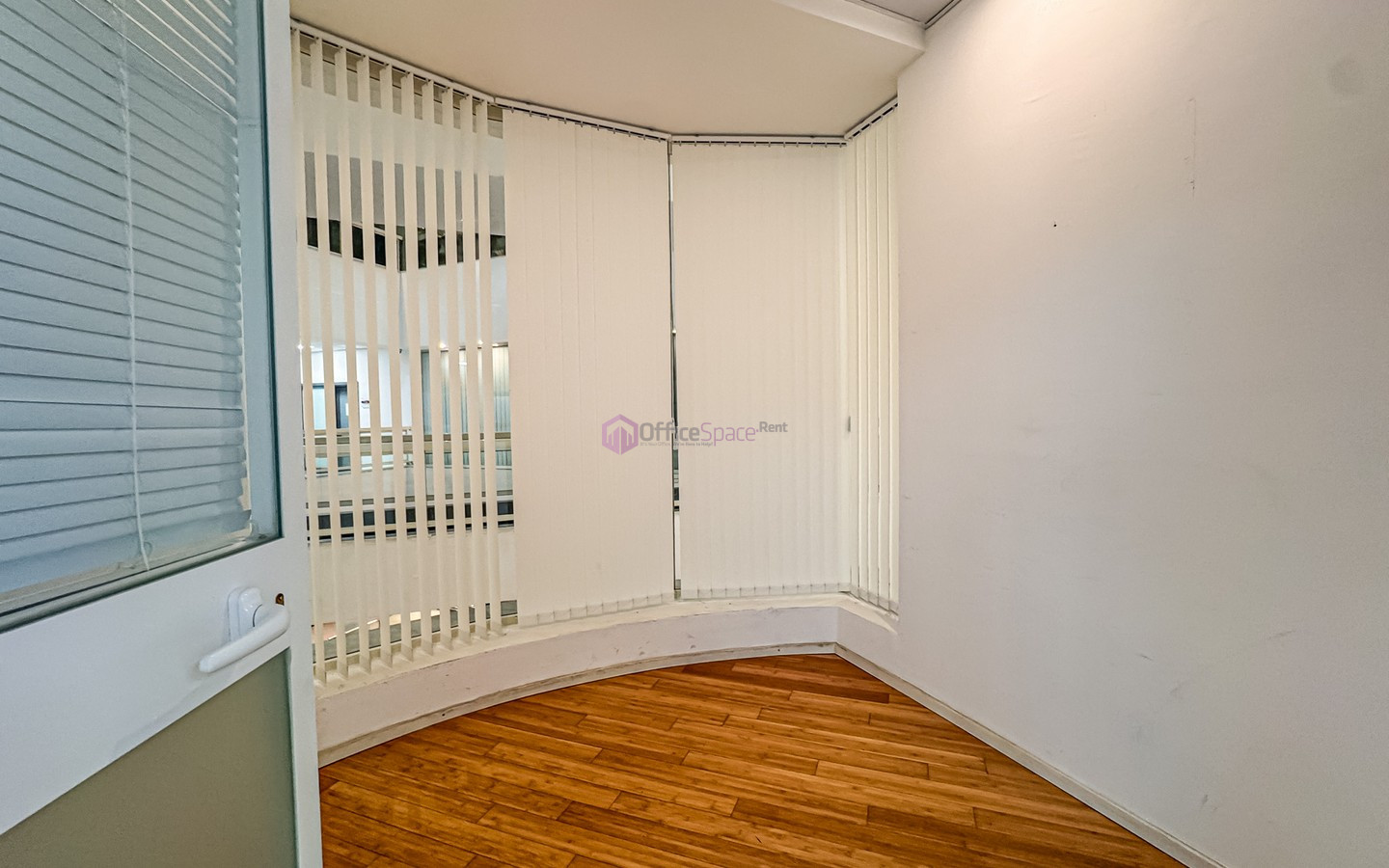 8 Desk Office in Sliema