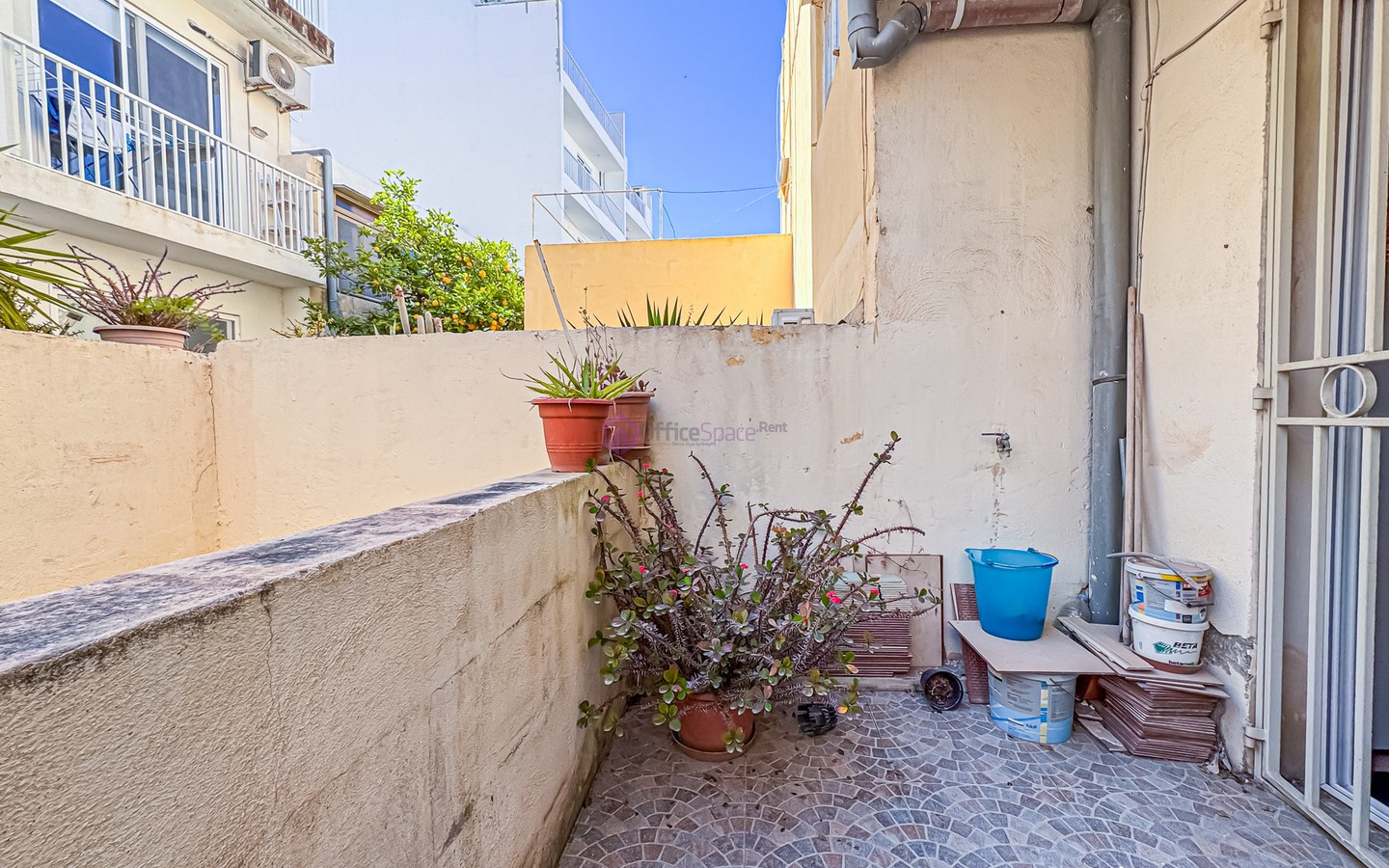 10 Desk Office in Malta