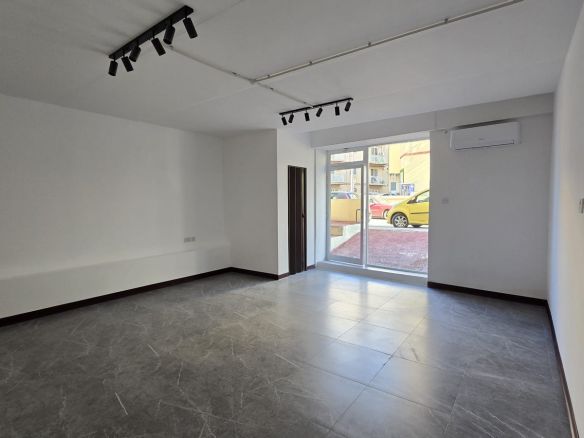 Commercial unit To let St Pauls