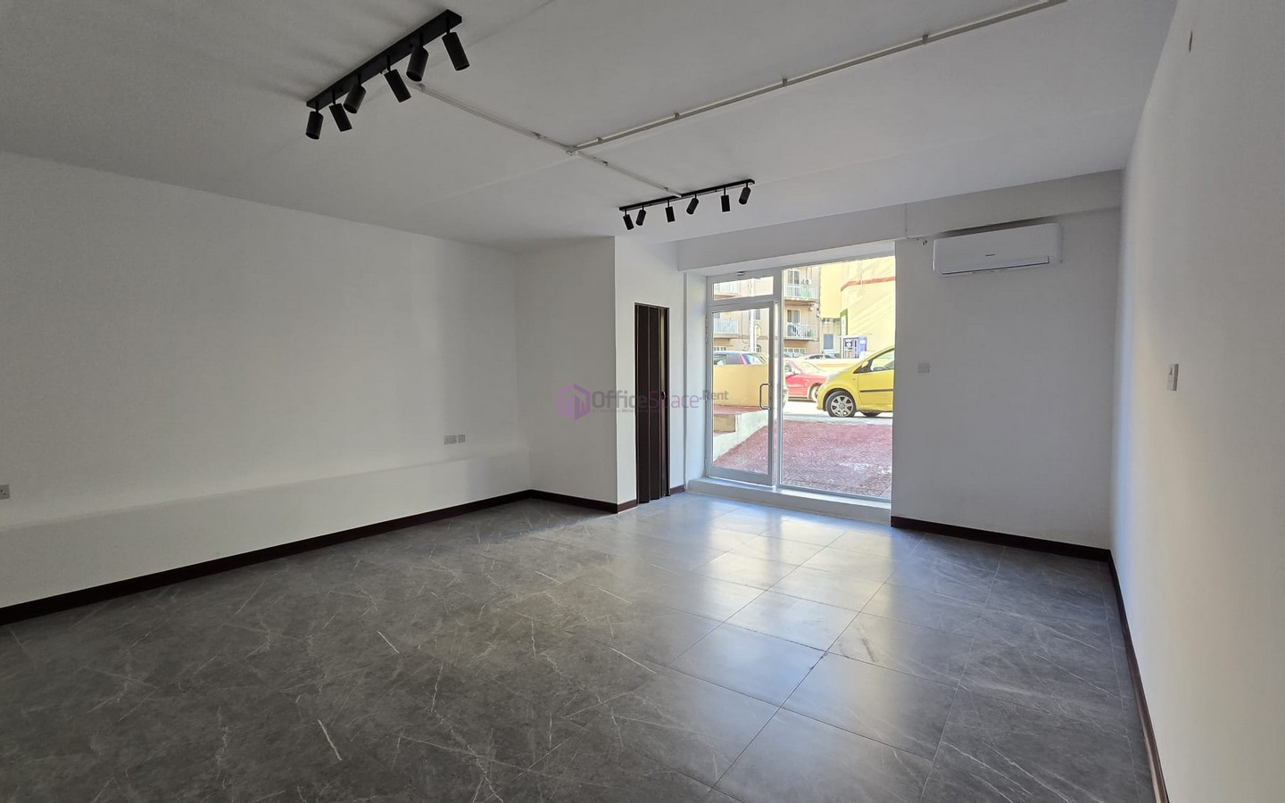 Commercial unit To let St Pauls Commercial unit To let St Pauls