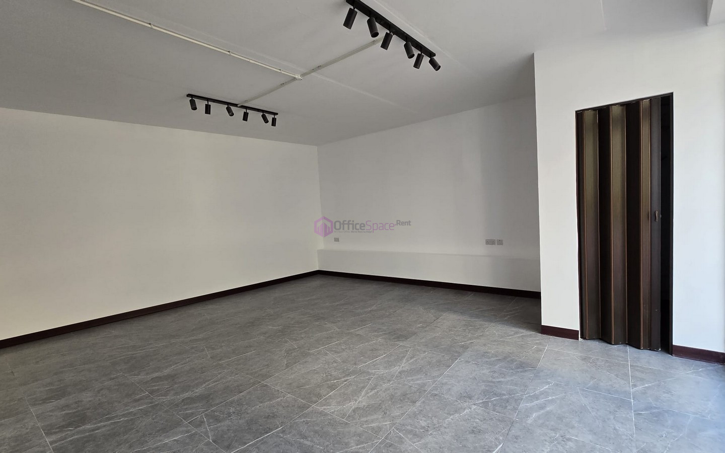 Commercial unit To let St Pauls