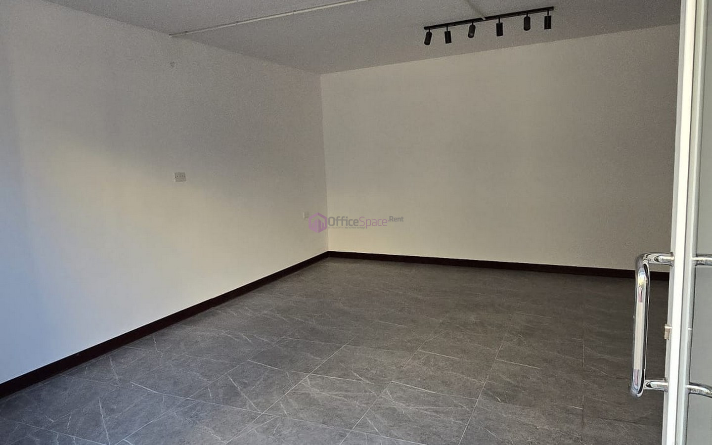 Commercial unit To let St Pauls