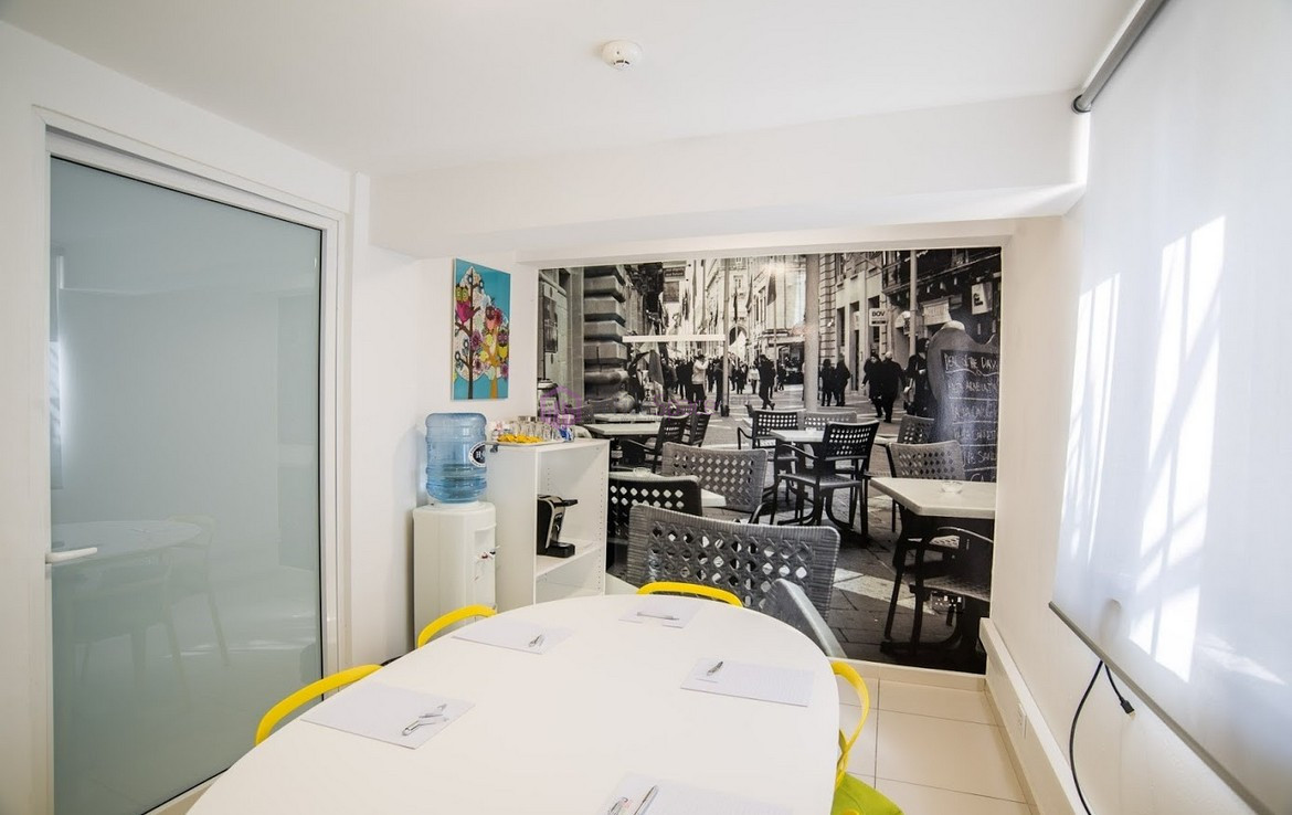 1-5 Desk Serviced Office Malta