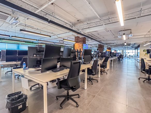 Modern 90 Desk Office St Julians