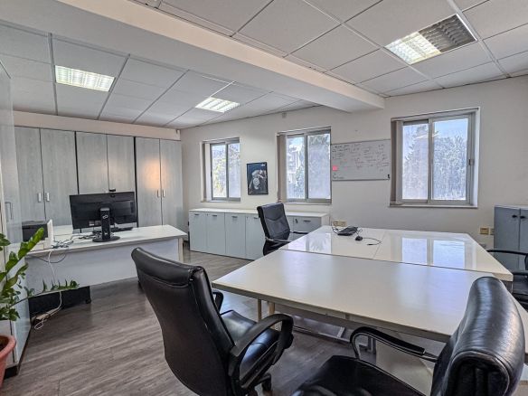 Pieta Office 85sqm To let