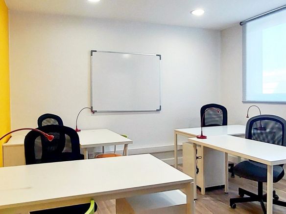 1-5 Desk Serviced Office Malta