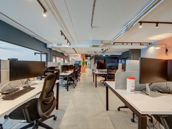 Designer Finished St Julians Office for 90 Desks top office rental mistakes