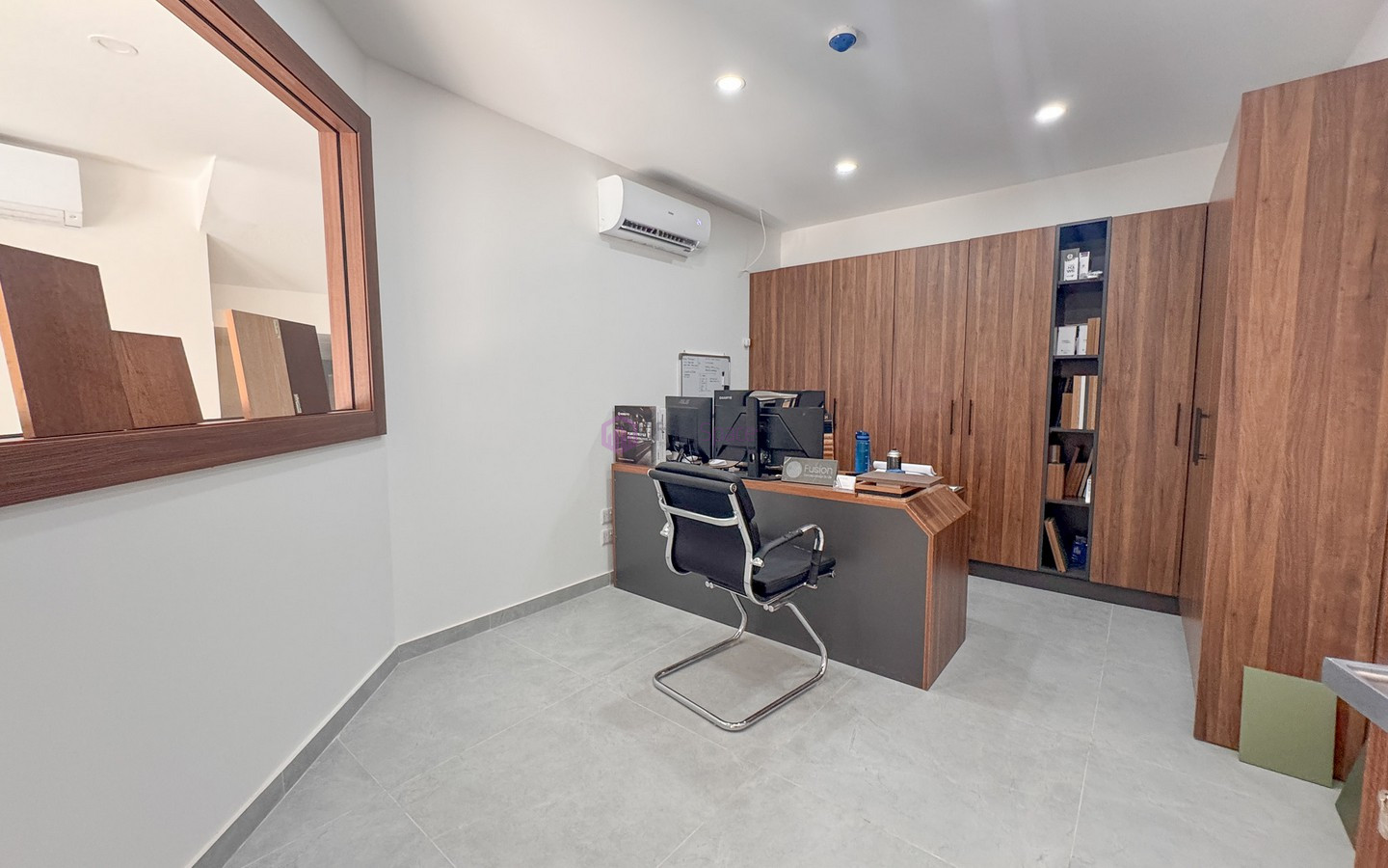 10 Desk Office To Let 10 Desk Office To Let