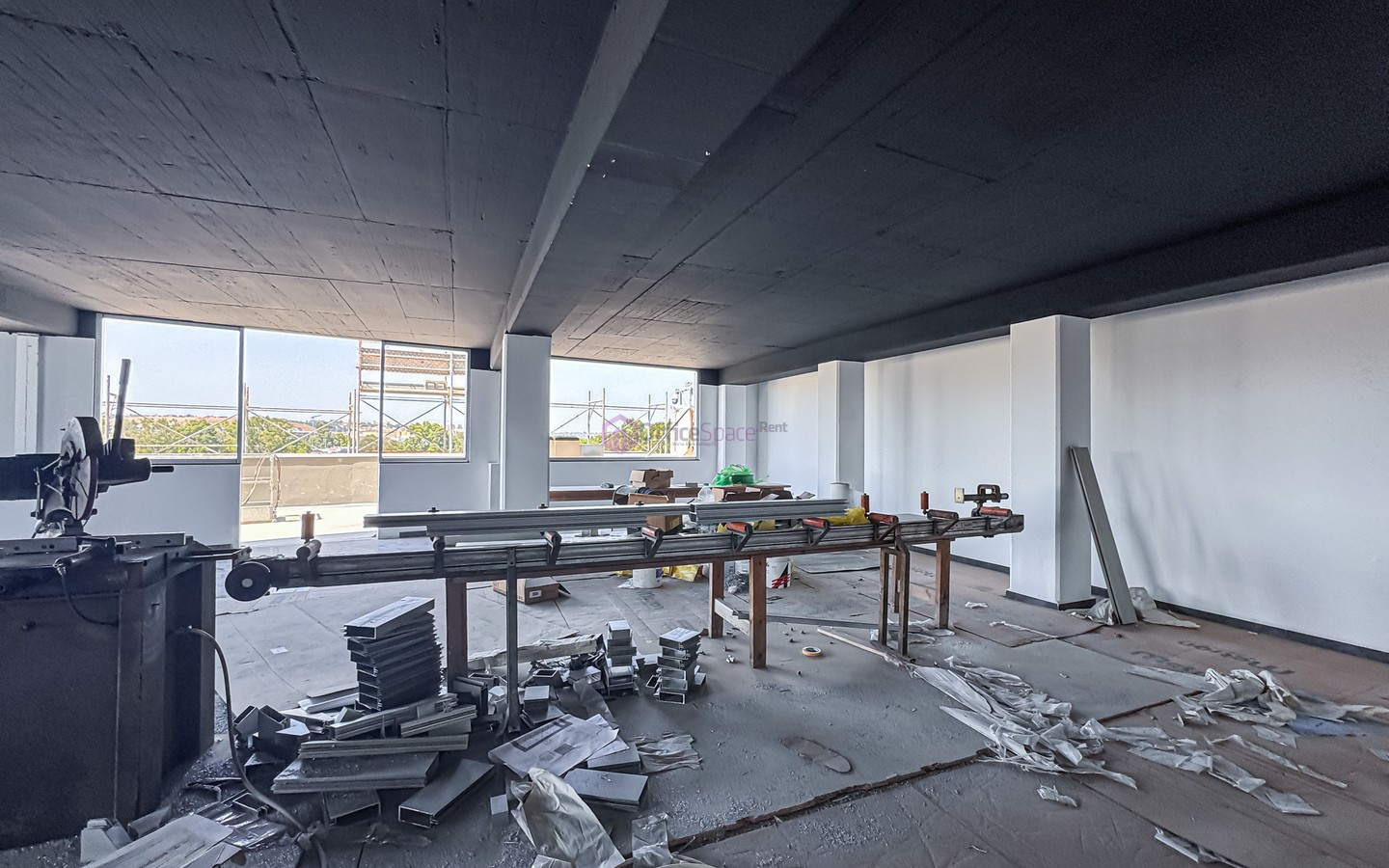 Penthouse Office for 18 Desks