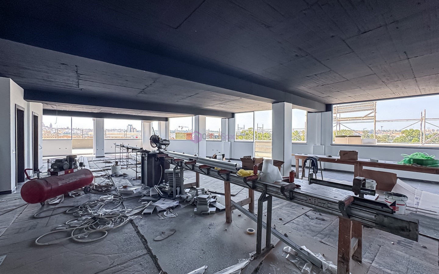 Penthouse Office for 18 Desks