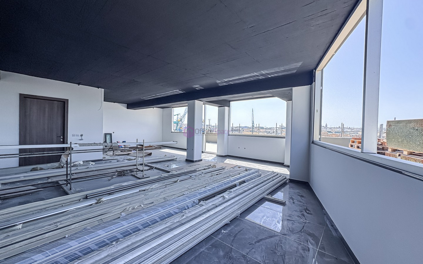 Penthouse Office for 18 Desks