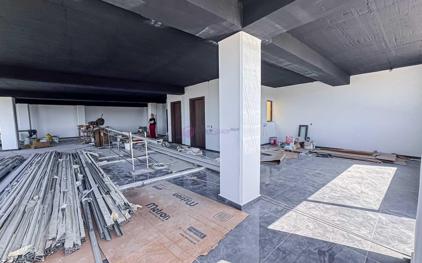 Penthouse Office for 18 Desks