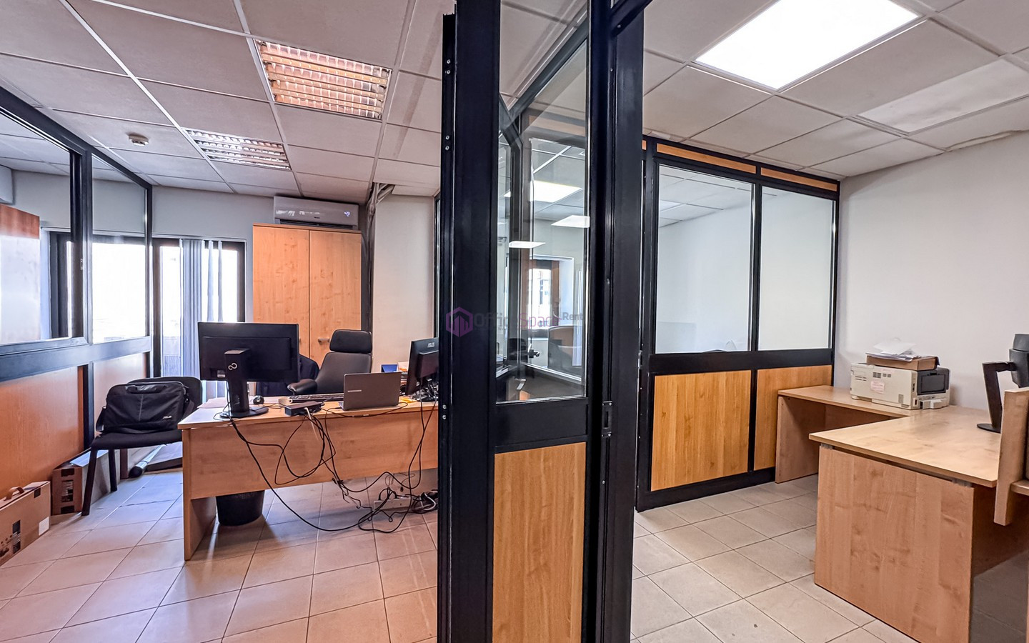 20 Desk Office Pieta