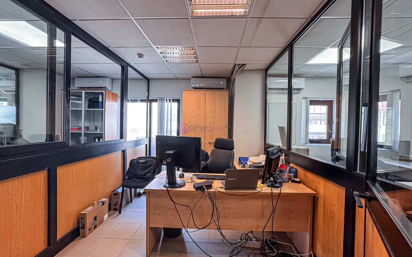 20 Desk Office Pieta
