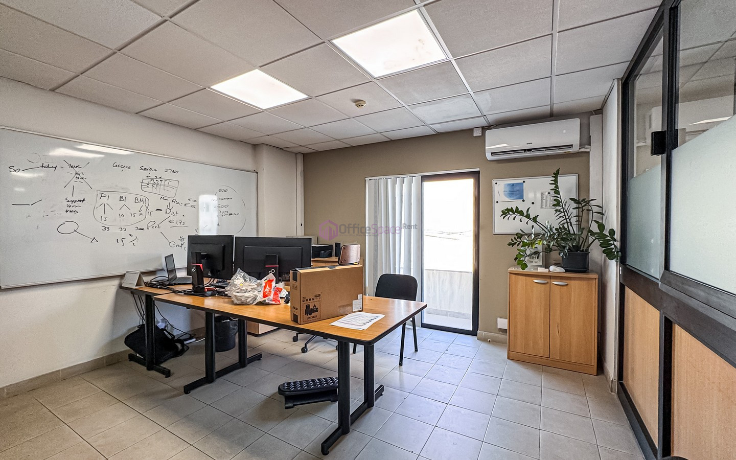 20 Desk Office Pieta