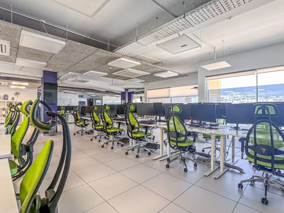 60 Desk St Julians Office
