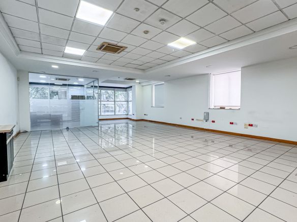 20 Desk Office in Malta