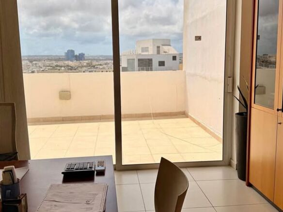 10 Desk Office Space Malta