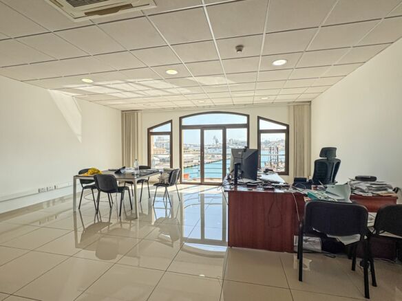 Seafront 1000sqm Office To Let