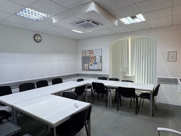 Entire 855sqm Office Building to Let in St Julian&rsquo;s