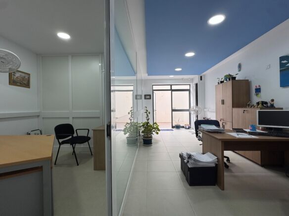 1 Desk Mellieha Office