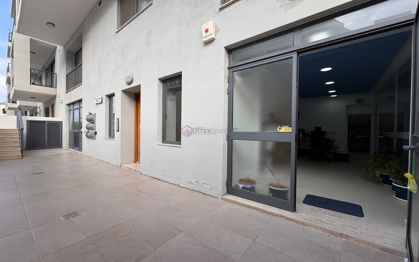 1 Desk Mellieha Office
