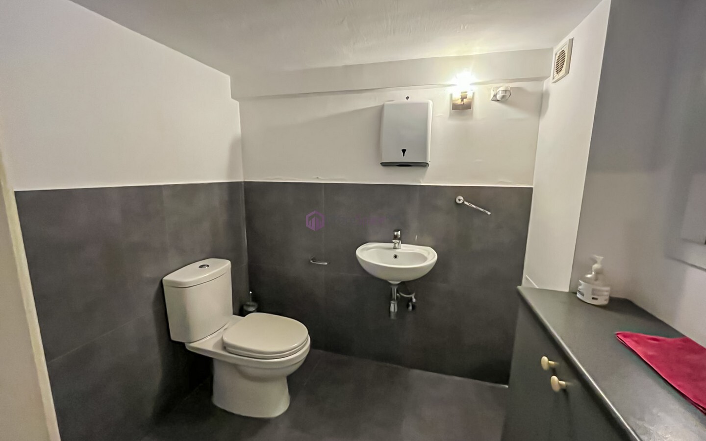 1 Desk Office to Let Pieta