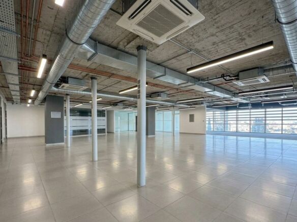 Office to Let in Mrieħel 150 Workstations