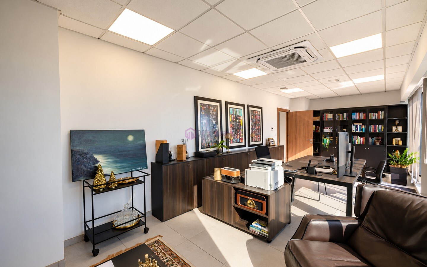 Prominent Penthouse Office To Let
