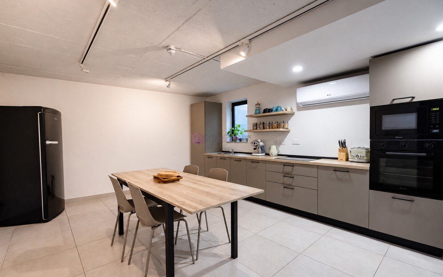 Spacious Penthouse Office To Let