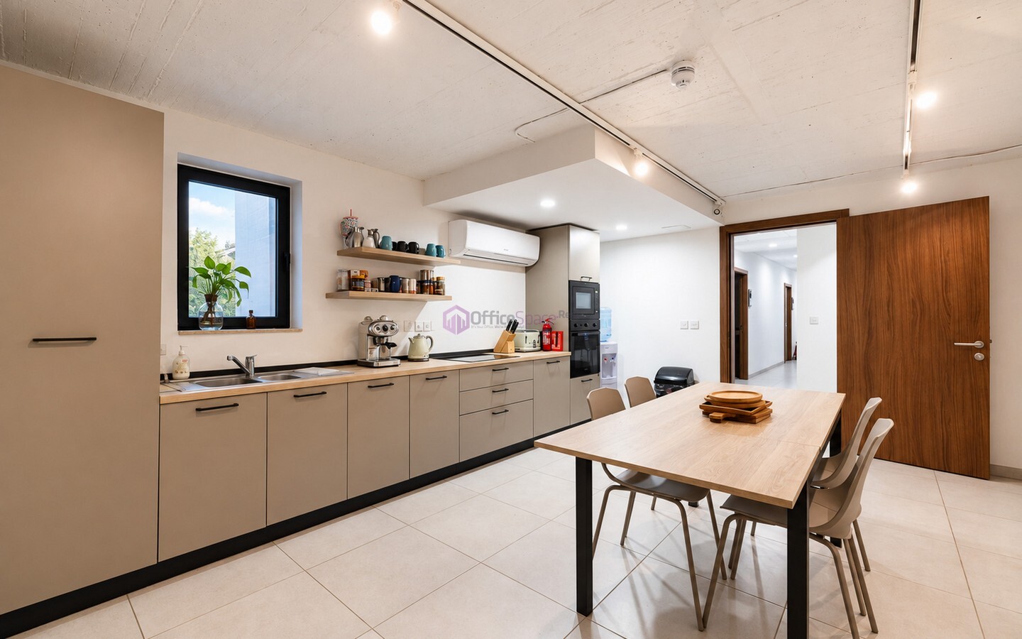 Prominent Penthouse Office To Let