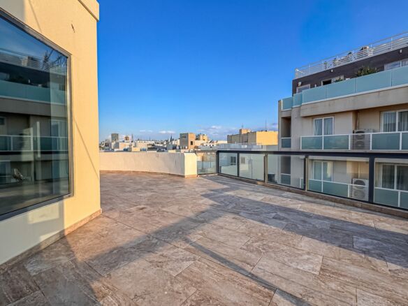 330sqm Penthouse Office to Let in Sliema