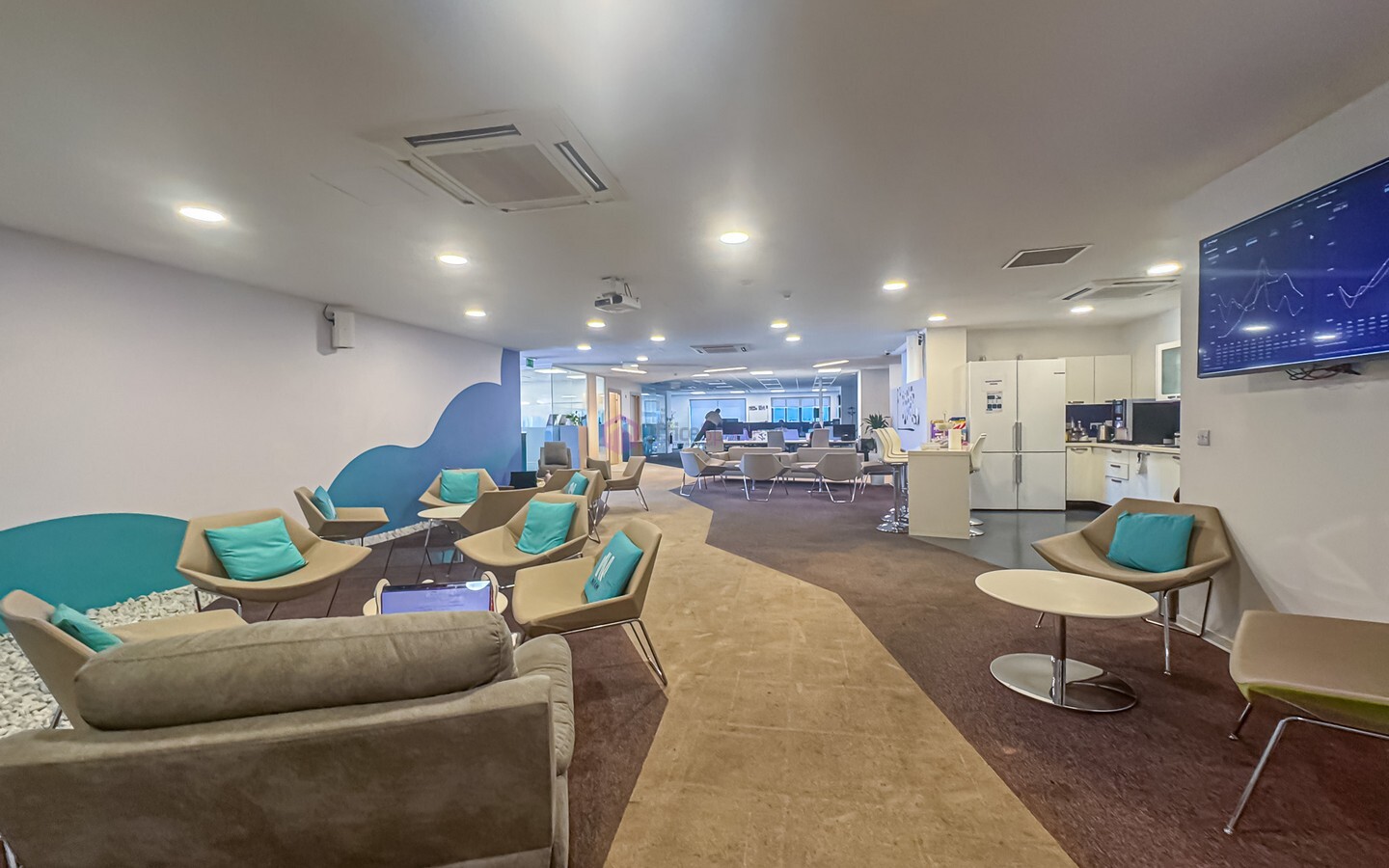 680sqm Penthouse Office in San Ġwann for 50-70 Desks