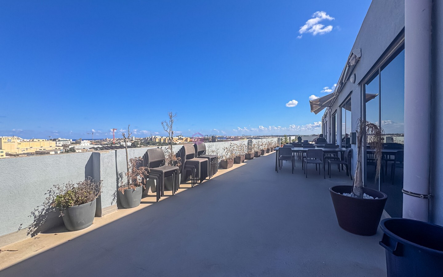 680sqm Penthouse Office in San Ġwann for 50-70 Desks
