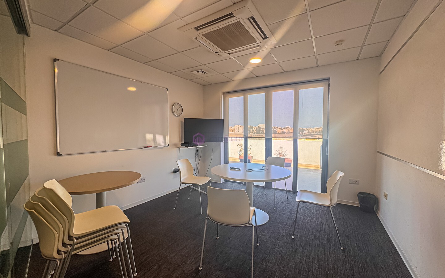 680sqm Penthouse Office in San Ġwann for 50-70 Desks