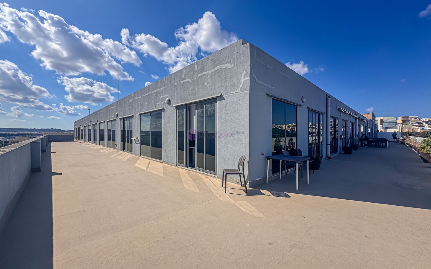 680sqm Penthouse Office in San Ġwann for 50-70 Desks