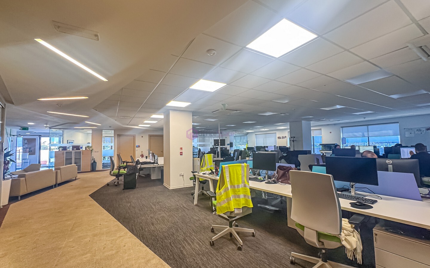 680sqm Penthouse Office in San Ġwann for 50-70 Desks
