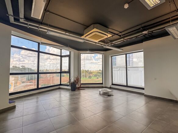165sqm Office to Let in Luqa with Roof Access