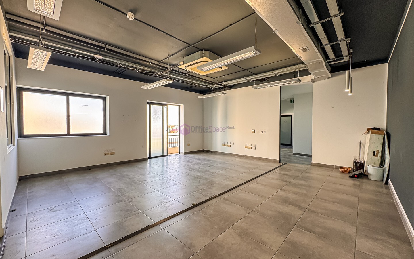 165sqm Office to Let in Luqa with Roof Access