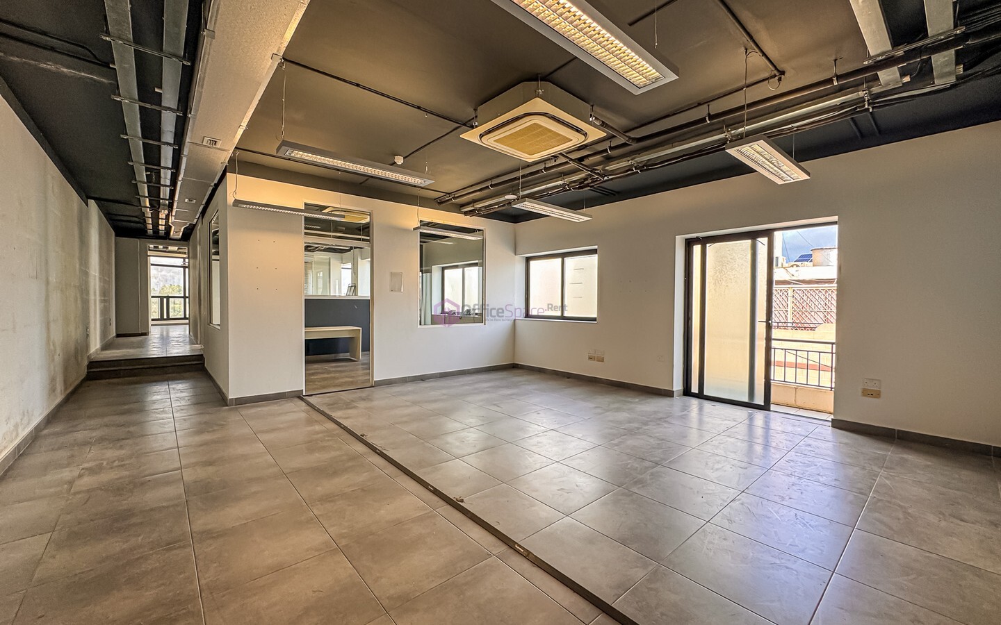 165sqm Office to Let in Luqa with Roof Access