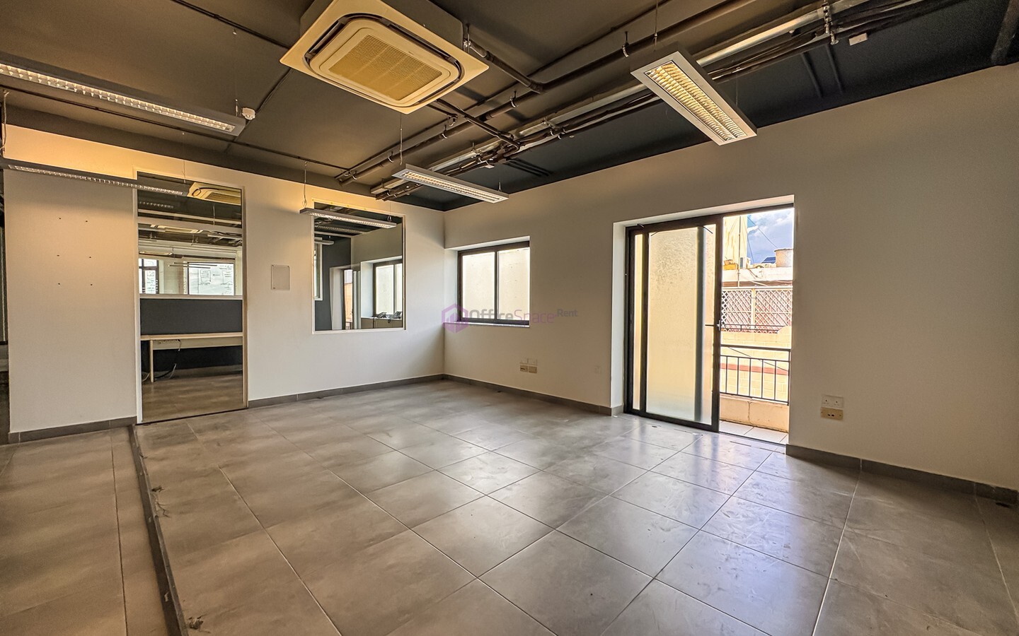 165sqm Office to Let in Luqa with Roof Access