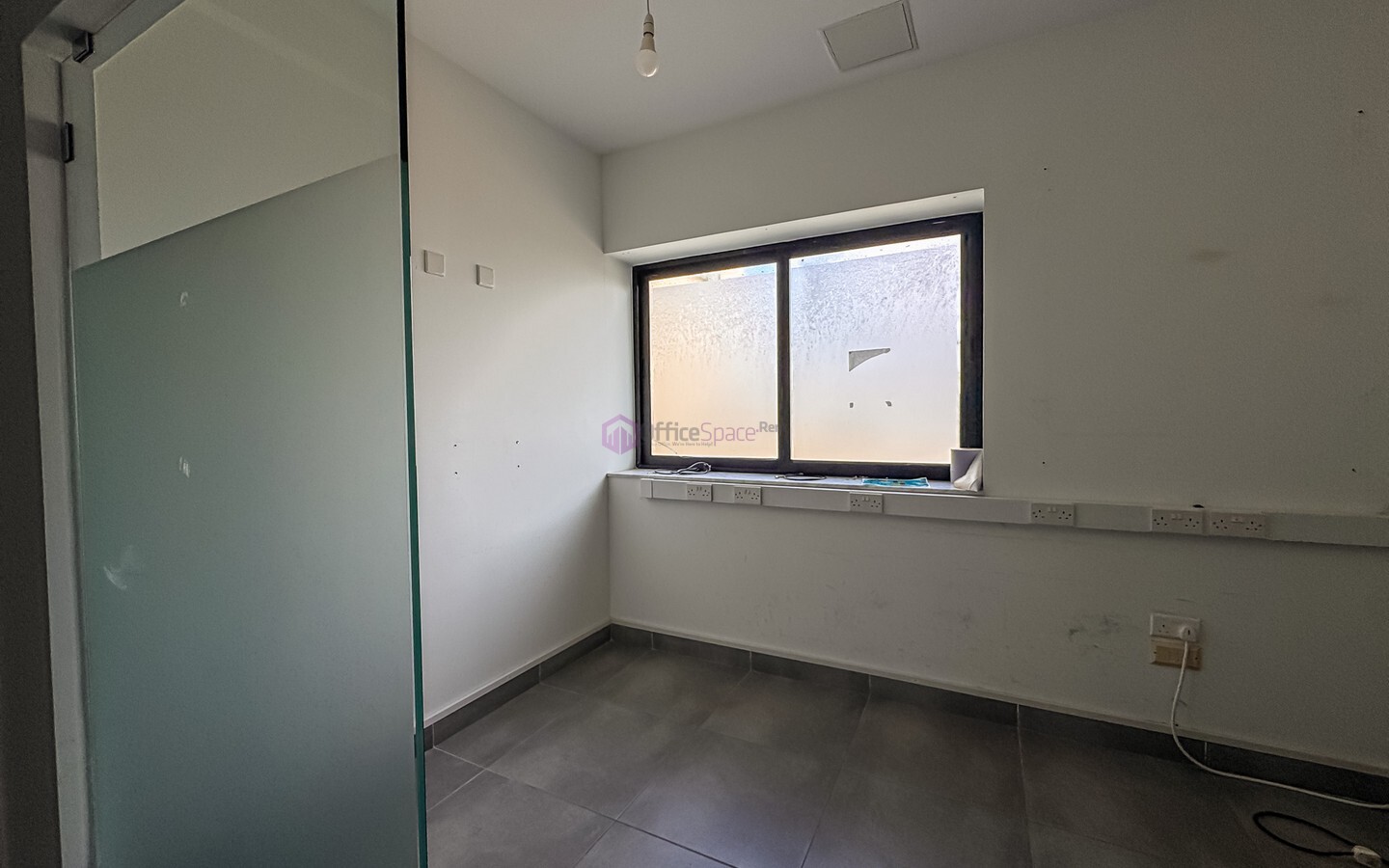 165sqm Office to Let in Luqa with Roof Access